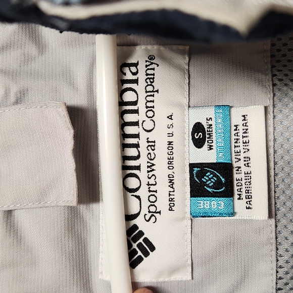 Columbia Women's S lightweight hooded jacket - Picture 12 of 13